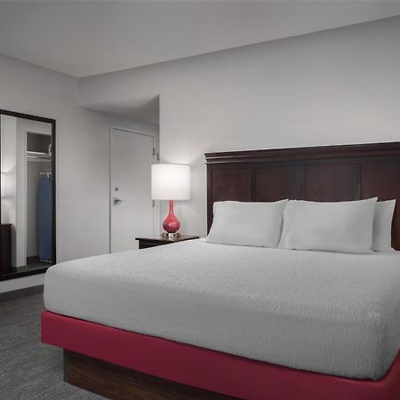 Hampton Inn & Suites Omaha-Downtown Экстерьер фото