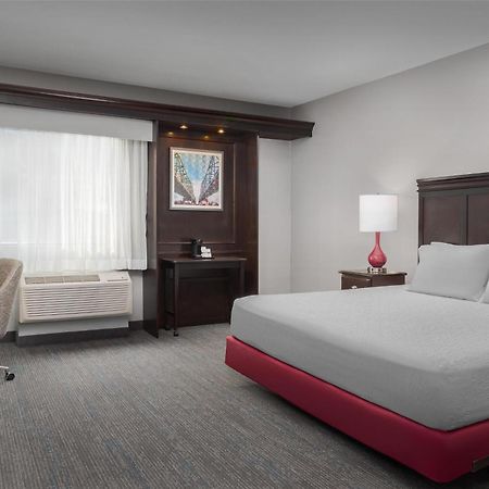 Hampton Inn & Suites Omaha-Downtown Экстерьер фото
