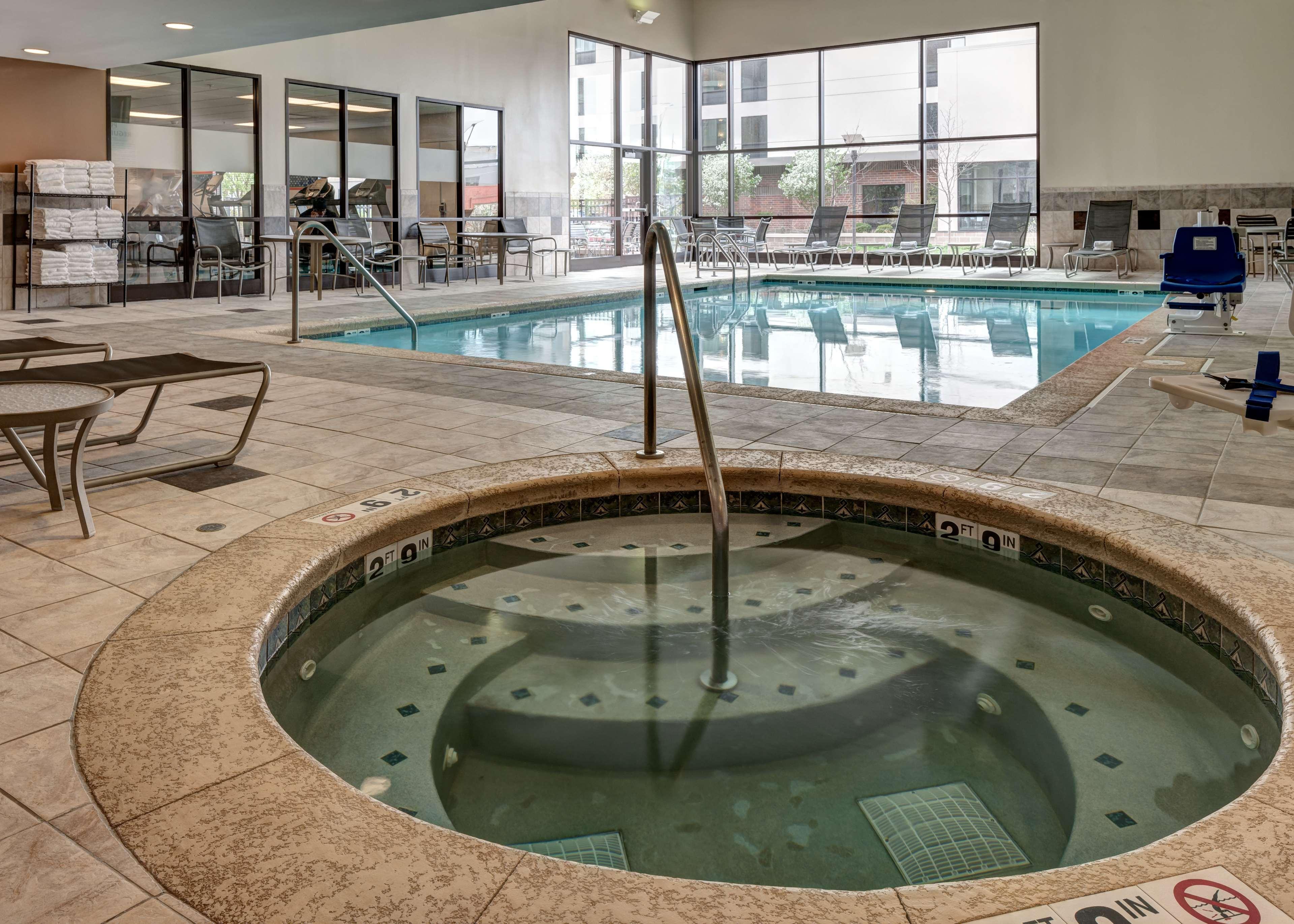 Hampton Inn & Suites Omaha-Downtown Экстерьер фото