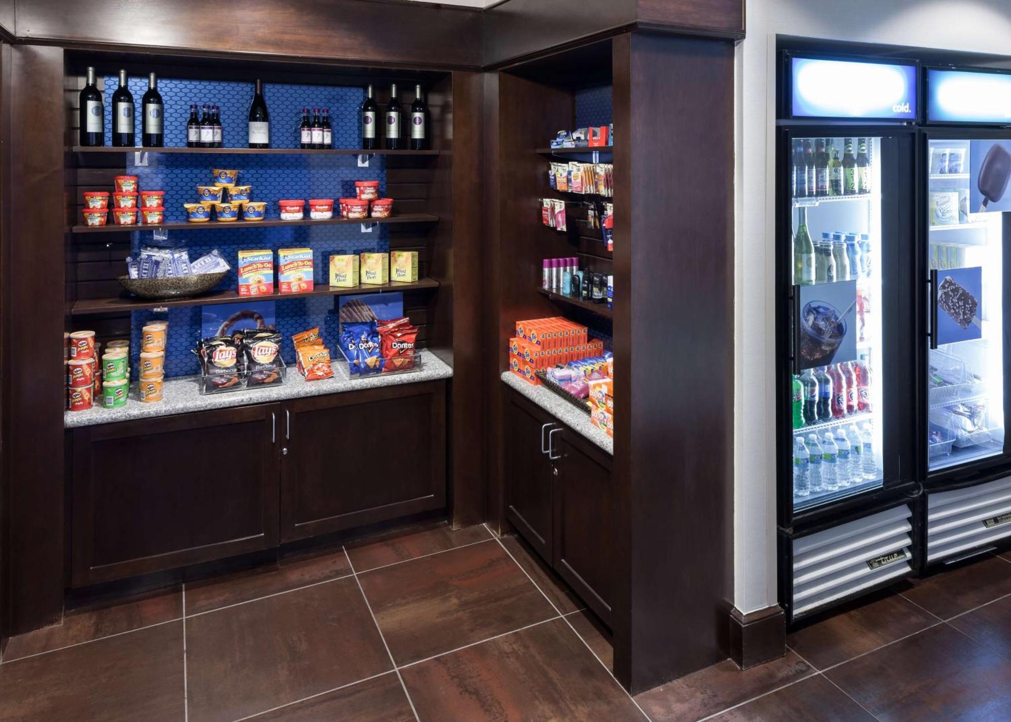 Hampton Inn & Suites Omaha-Downtown Экстерьер фото