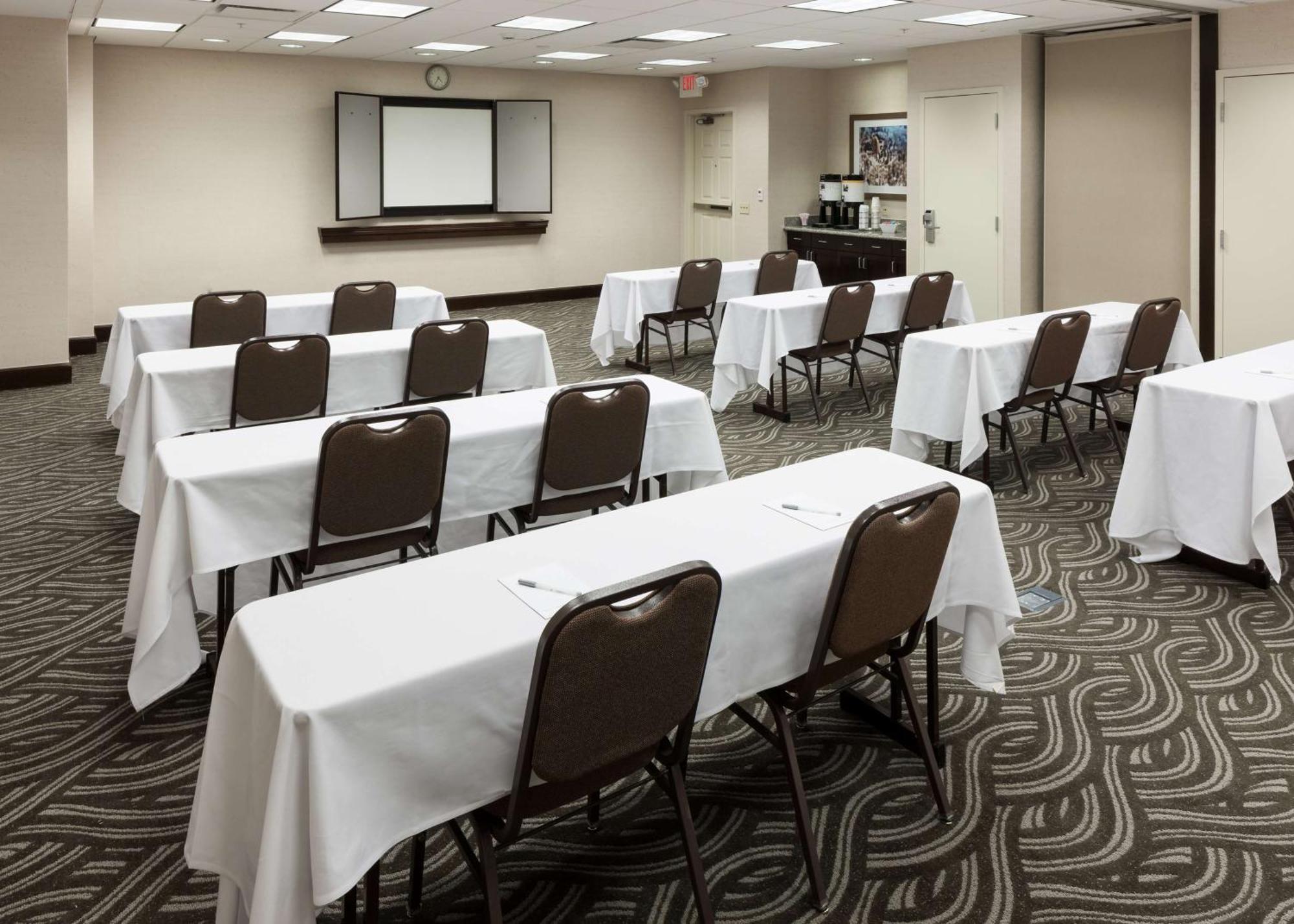 Hampton Inn & Suites Omaha-Downtown Экстерьер фото