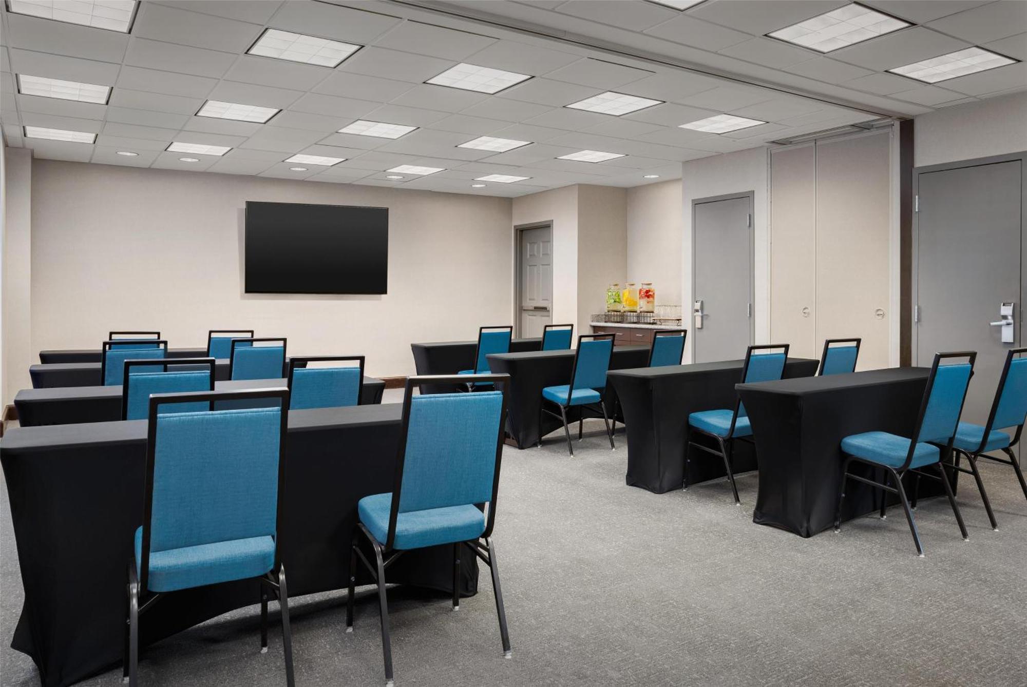 Hampton Inn & Suites Omaha-Downtown Экстерьер фото