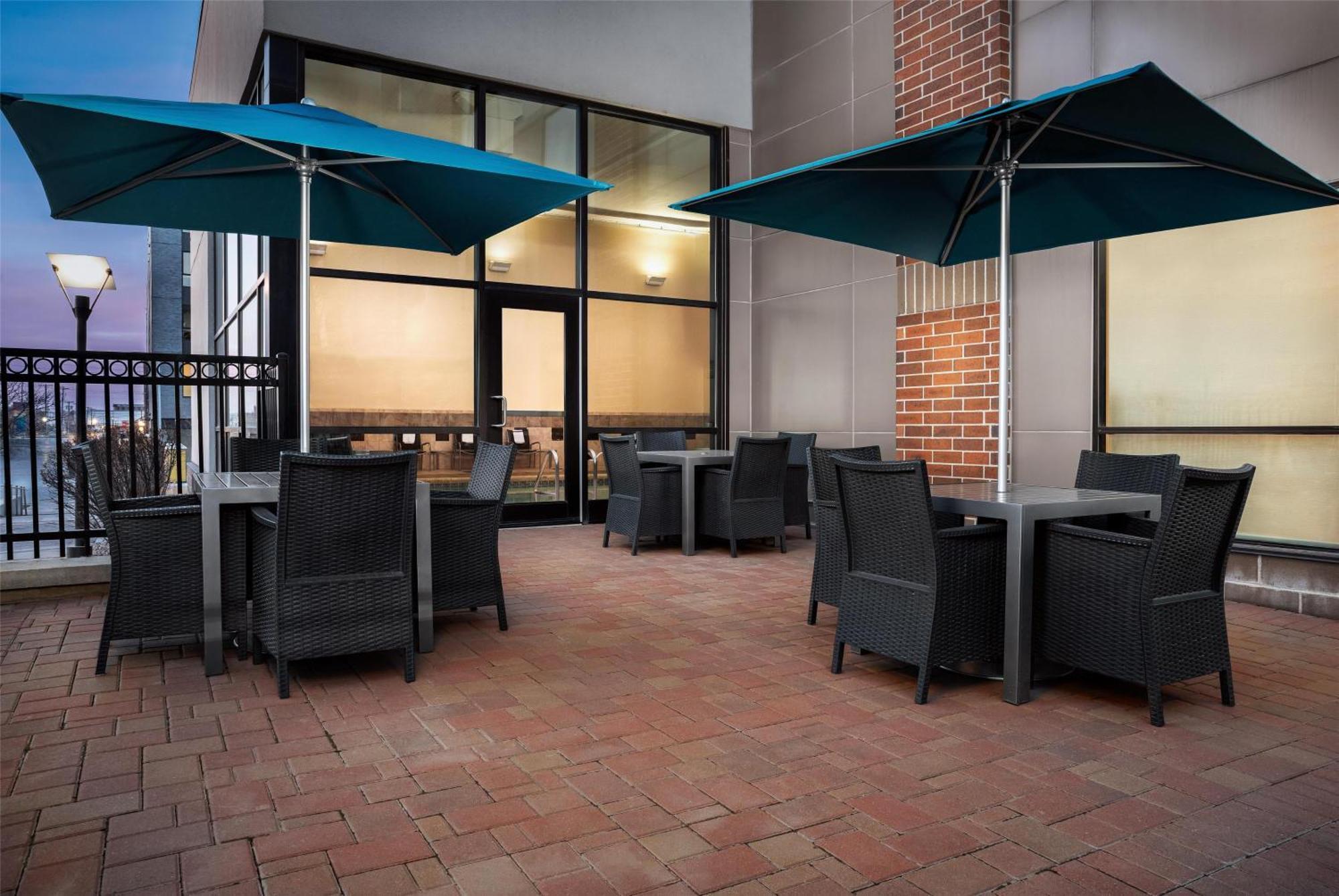 Hampton Inn & Suites Omaha-Downtown Экстерьер фото