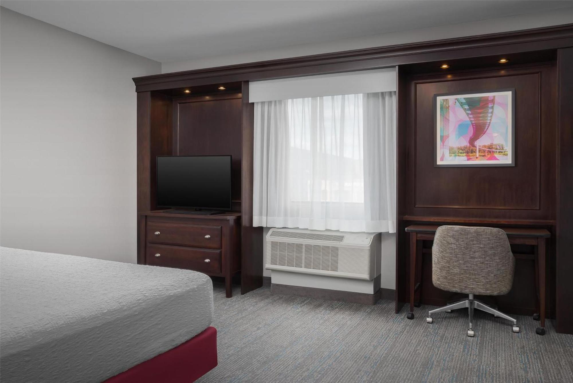 Hampton Inn & Suites Omaha-Downtown Экстерьер фото