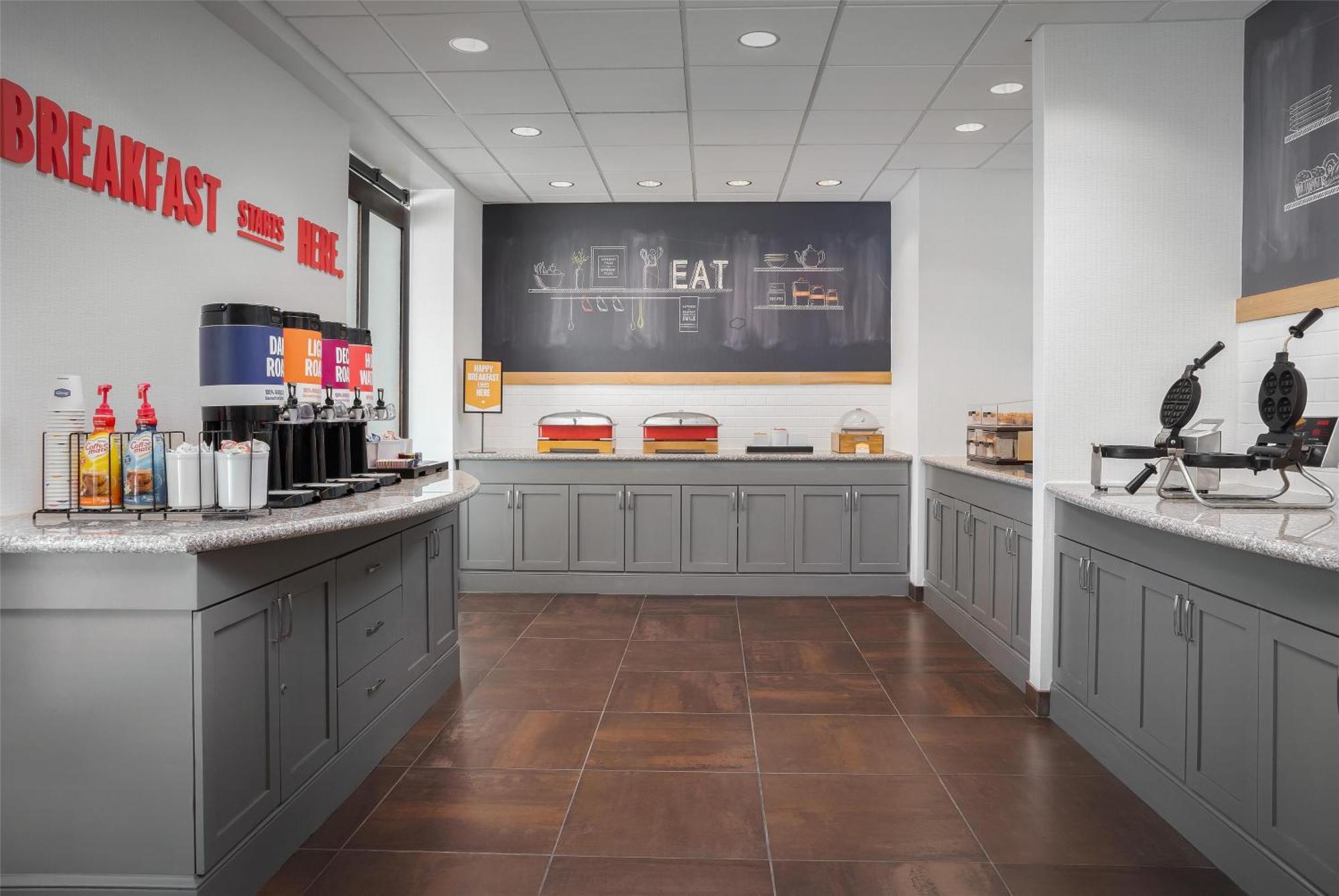 Hampton Inn & Suites Omaha-Downtown Экстерьер фото