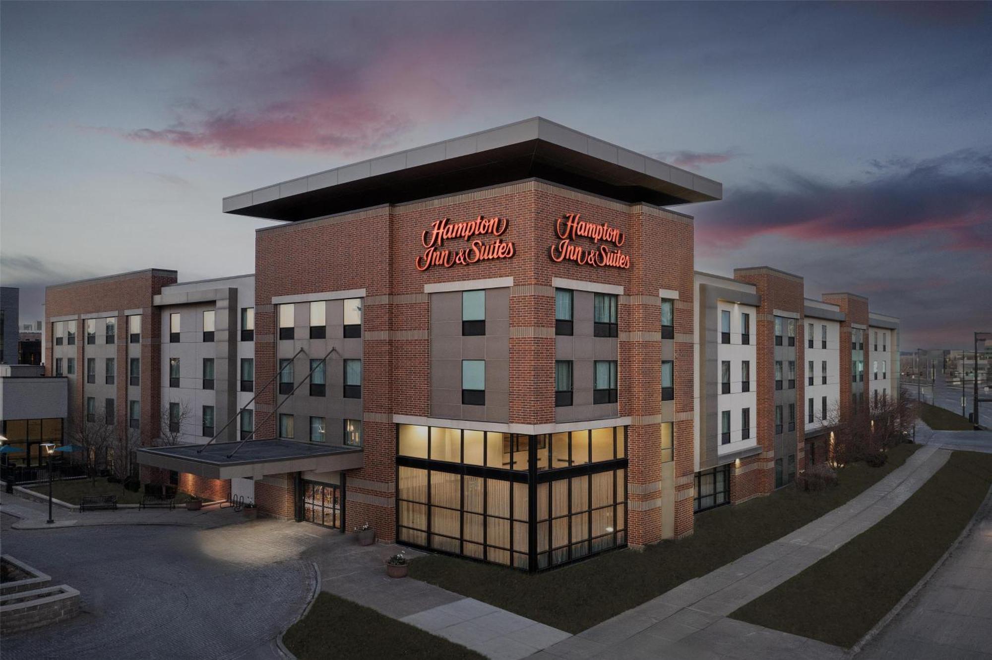 Hampton Inn & Suites Omaha-Downtown Экстерьер фото