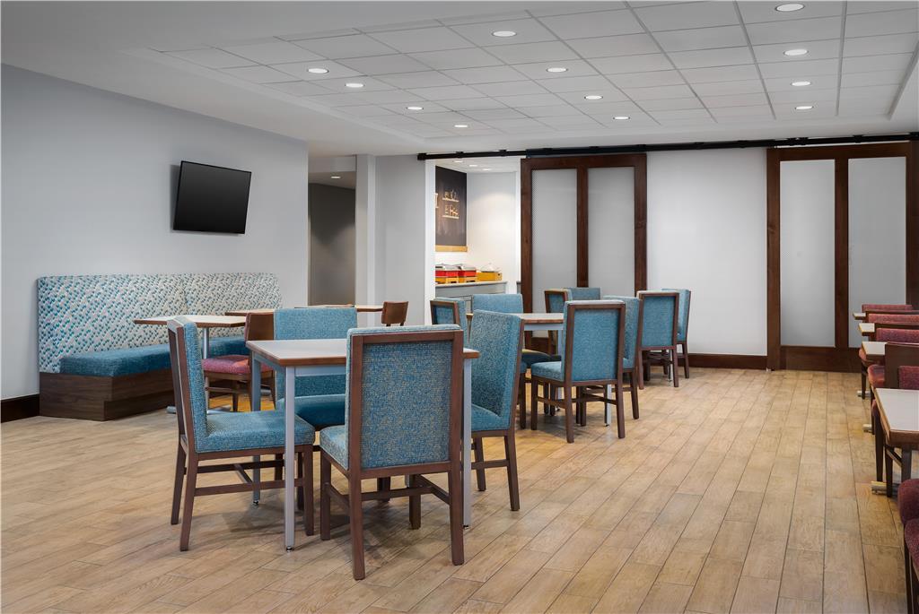 Hampton Inn & Suites Omaha-Downtown Ресторан фото