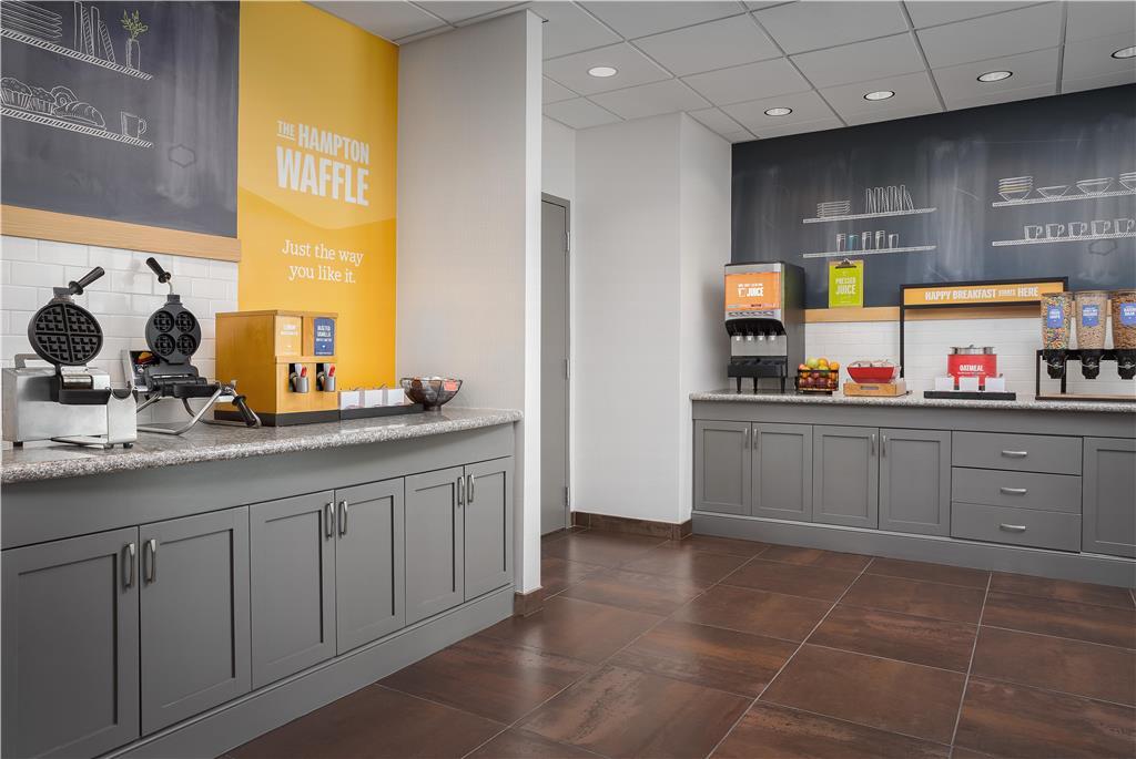 Hampton Inn & Suites Omaha-Downtown Ресторан фото