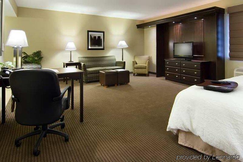 Hampton Inn & Suites Omaha-Downtown Номер фото