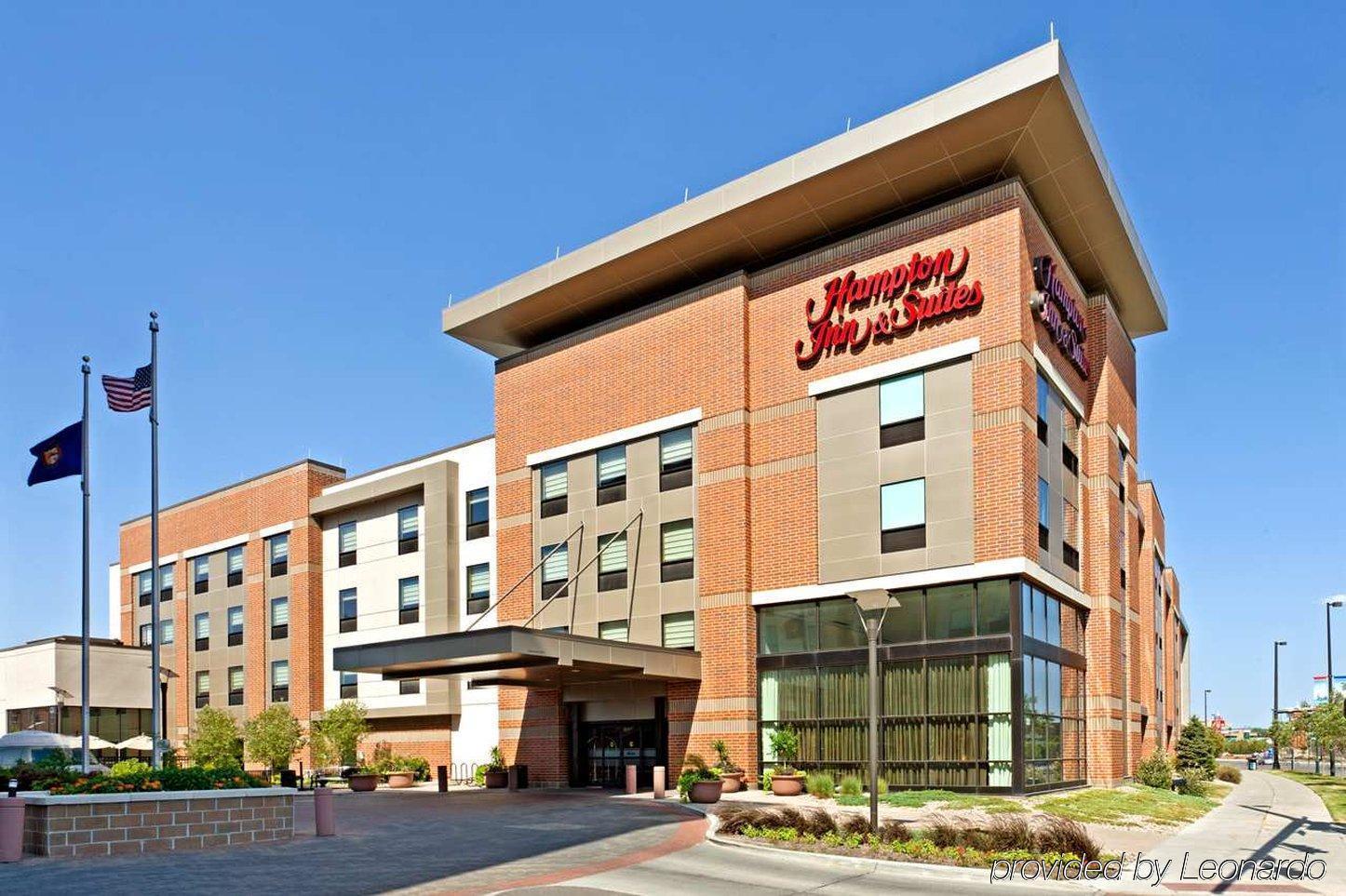 Hampton Inn & Suites Omaha-Downtown Экстерьер фото