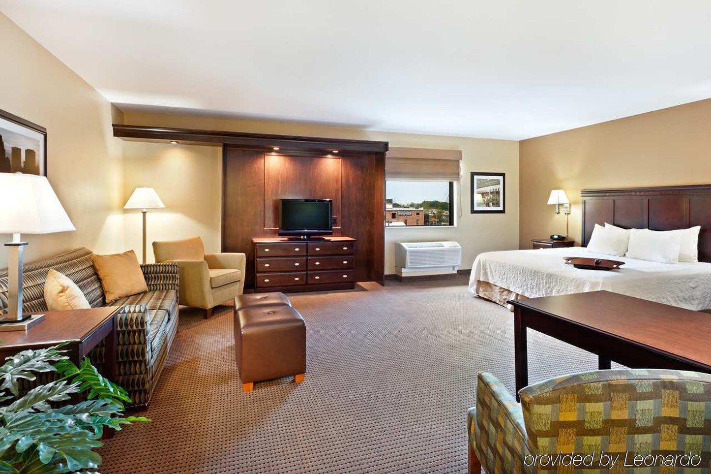 Hampton Inn & Suites Omaha-Downtown Экстерьер фото