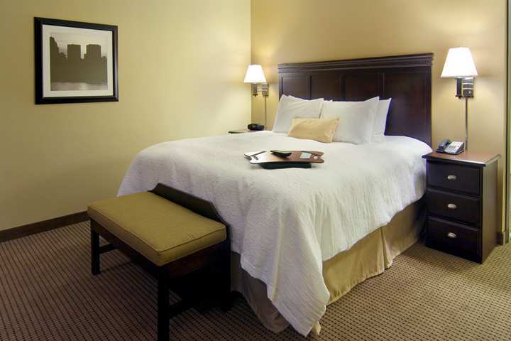 Hampton Inn & Suites Omaha-Downtown Номер фото