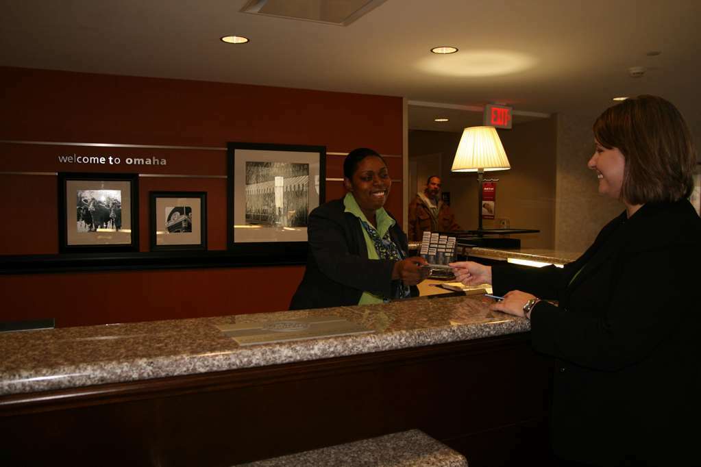 Hampton Inn & Suites Omaha-Downtown Интерьер фото