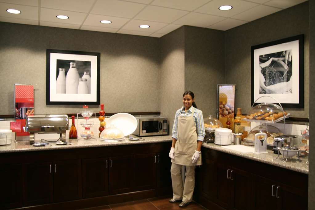 Hampton Inn & Suites Omaha-Downtown Ресторан фото